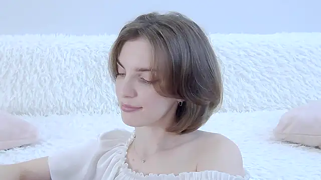 Snapshot of Beauty_Alex chatting on July 10, 2:38 am Beauty Alex online show from July 10, 2:38 am