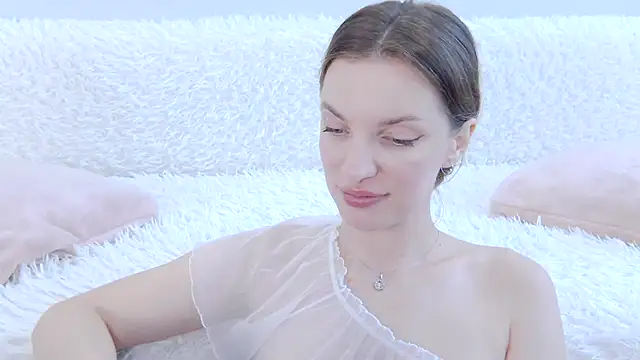 Snapshot of Beauty_Alex chatting on July 31, 4:12 am Beauty Alex online show from July 31, 4:12 am