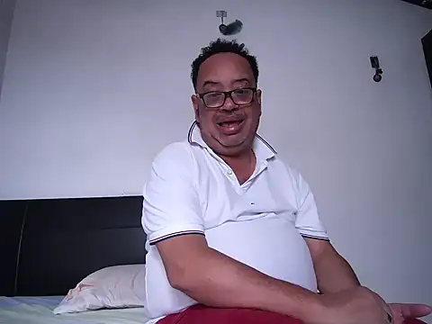 Snapshot of djtomxxx2777 chatting on June 20, 3:26 pm djtomxxx2777 online show from June 20, 3:26 pm