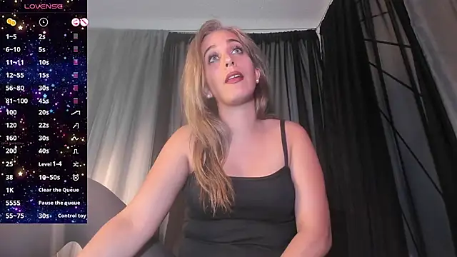 Snapshot of ateneamoon chatting on October 8, 2:09 am ateneamoon online show from October 8, 2:09 am