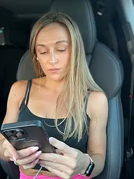 Snapshot of lunagirl13 chatting on August 5, 11:06 pm lunagirl13 online show from August 5, 11:06 pm