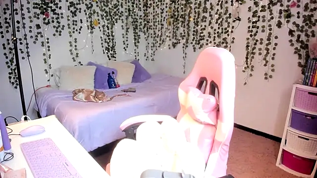 violeta milleer online show from October 10, 4:50 pm