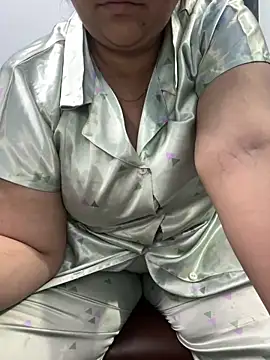 Snapshot of Preet_Kaur_69 chatting on March 21, 6:40 pm Preet Kaur 69 online show from March 21, 6:40 pm