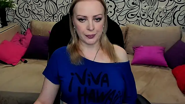 Hotdreamhere online show from May 26, 4:30 am