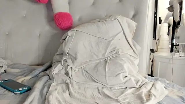 Burlesque XlX online show from September 12, 5:18 am