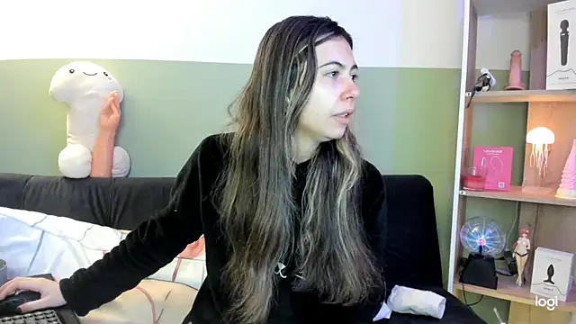 Snapshot of lilly_sweett chatting on February 14, 1:57 am lilly sweett online show from February 14, 1:57 am