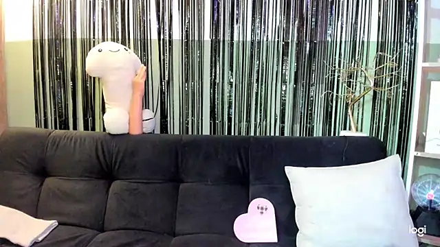 Snapshot of lilly_sweett chatting on February 20, 11:05 pm lilly sweett online show from February 20, 11:05 pm