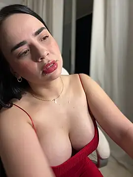 Snapshot of GeorginaJones chatting on February 2, 3:43 am GeorginaJones online show from February 2, 3:43 am