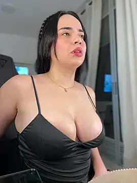 Snapshot of GeorginaJones chatting on March 1, 2:15 am GeorginaJones online show from March 1, 2:15 am