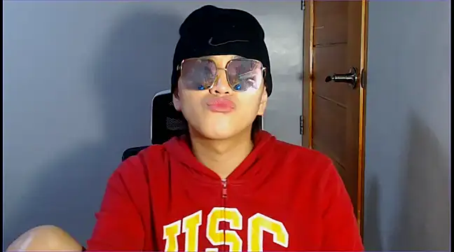 Snapshot of WONDERWOMAN2023 chatting on December 12, 1:32 am WONDERWOMAN2023 online show from December 12, 1:32 am