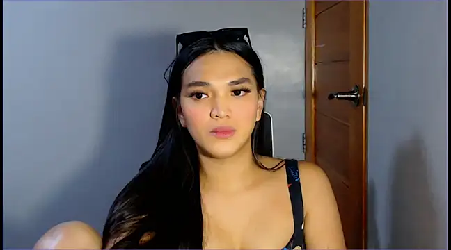 Snapshot of WONDERWOMAN2023 chatting on December 14, 2:42 pm WONDERWOMAN2023 online show from December 14, 2:42 pm