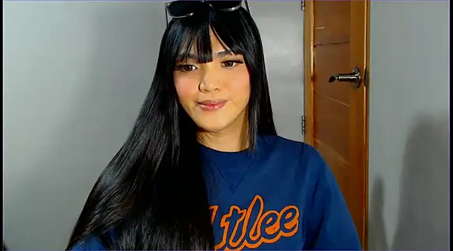 Snapshot of WONDERWOMAN2023 chatting on March 23, 3:32 am WONDERWOMAN2023 online show from March 23, 3:32 am