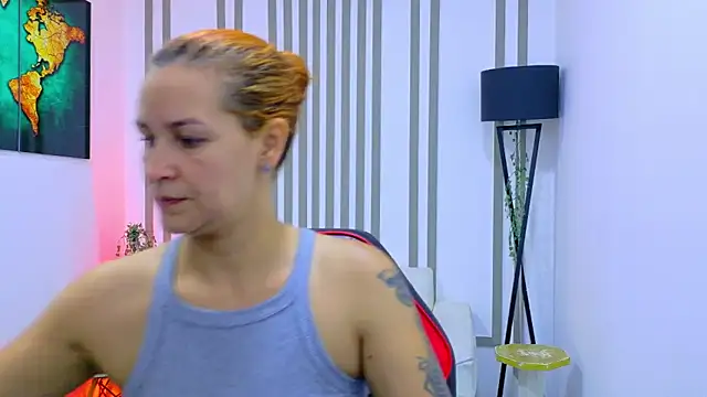 Britney taylor  online show from October 31, 7:04 pm