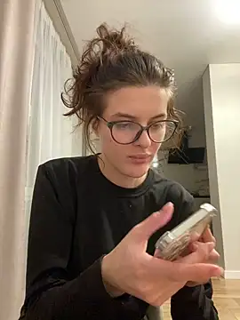 little belucci online show from December 9, 3:22 pm