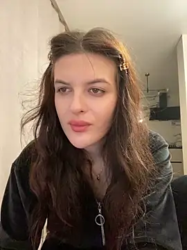 little belucci online show from December 12, 4:21 pm