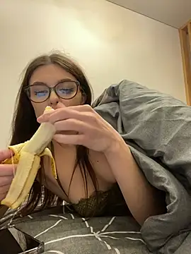 little belucci online show from January 13, 7:42 pm