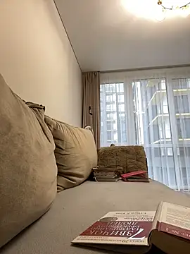 little belucci online show from January 24, 2:08 pm