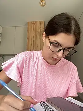 little belucci online show from September 12, 10:04 am