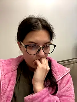 little belucci online show from October 19, 1:23 pm