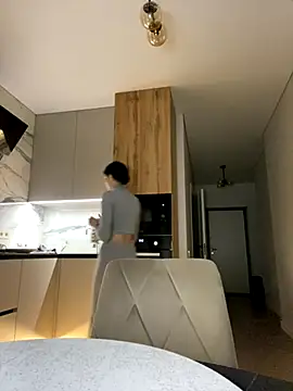 little belucci online show from November 27, 1:46 pm