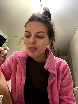 little belucci online show from December 3, 2:48 pm