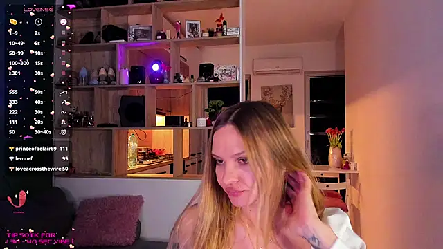 Snapshot of _alleyesonme_ chatting on February 8, 9:46 am  alleyesonme  online show from February 8, 9:46 am