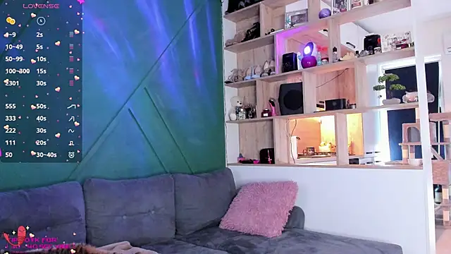 Snapshot of _alleyesonme_ chatting on March 13, 12:02 pm  alleyesonme  online show from March 13, 12:02 pm