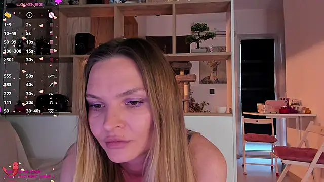 Snapshot of _alleyesonme_ chatting on March 21, 4:18 pm  alleyesonme  online show from March 21, 4:18 pm