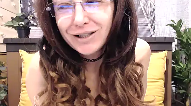 Snapshot of lilianleight chatting on December 5, 8:22 am lilianleight online show from December 5, 8:22 am