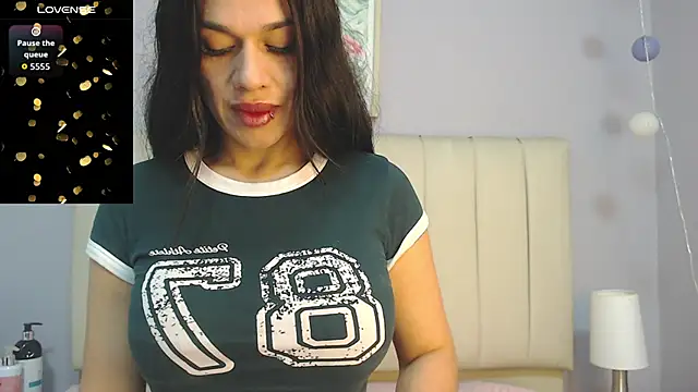 Snapshot of amy_le01 chatting on May 8, 1:49 pm amy le01 online show from May 8, 1:49 pm
