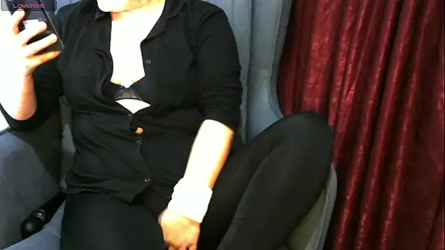 insatiableeee online show from January 11, 8:43 pm