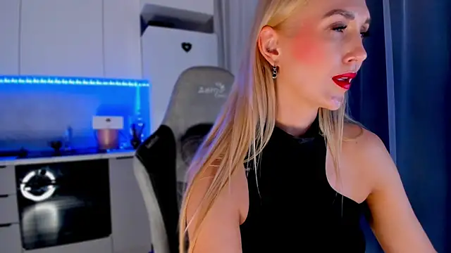 Snapshot of HotyPlays chatting on January 28, 10:45 pm HotyPlays online show from January 28, 10:45 pm