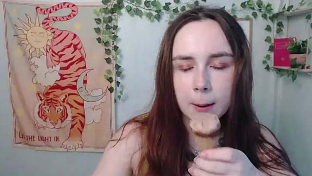 VeryVeryVeryShy  online show from June 30, 5:41 am