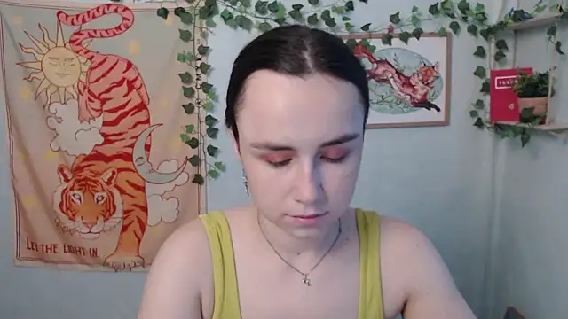 VeryVeryVeryShy  online show from July 22, 5:54 am