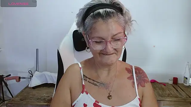 bety-cum2 online show from April 28, 10:42 am