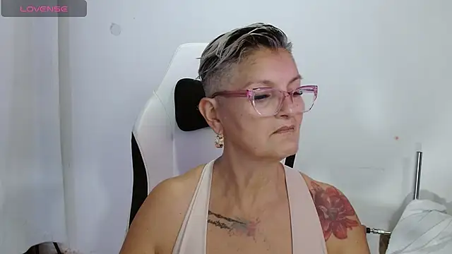 bety-cum2 online show from May 8, 11:54 pm