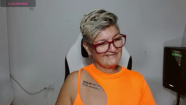 bety-cum2 online show from June 14, 1:24 pm