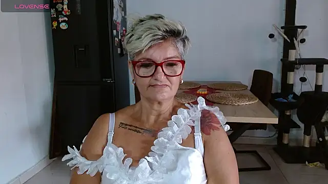 bety-cum2 online show from June 15, 1:35 pm