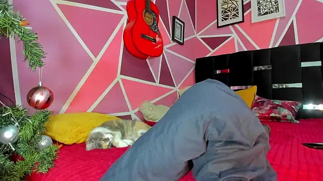 Snapshot of Little_doll_ chatting on December 16, 2:27 am Little doll online show from December 16, 2:27 am