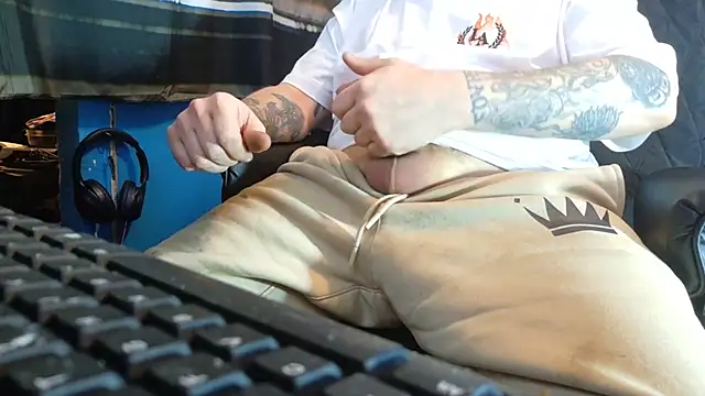 faded206 online show from November 27, 3:14 pm