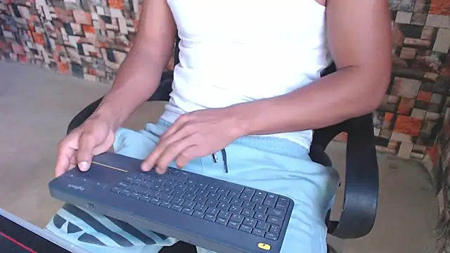 Snapshot of sexatlexx chatting on September 29, 9:19 pm sexatlexx online show from September 29, 9:19 pm