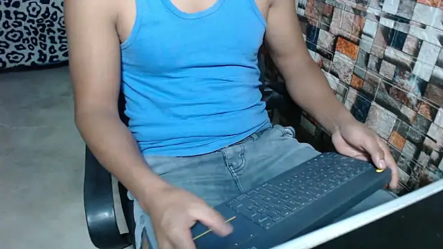 Snapshot of sexatlexx chatting on November 13, 2:32 am sexatlexx online show from November 13, 2:32 am