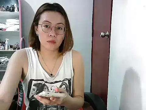 Snapshot of crizzybel chatting on February 26, 2:37 am crizzybel online show from February 26, 2:37 am