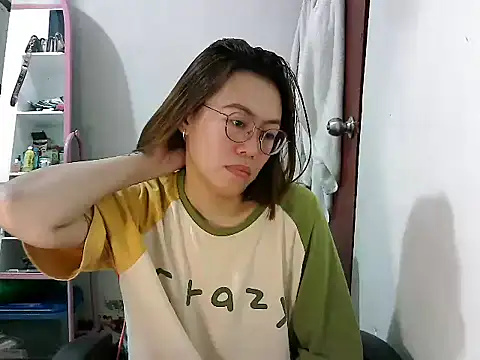 Snapshot of crizzybel chatting on March 2, 3:45 am crizzybel online show from March 2, 3:45 am