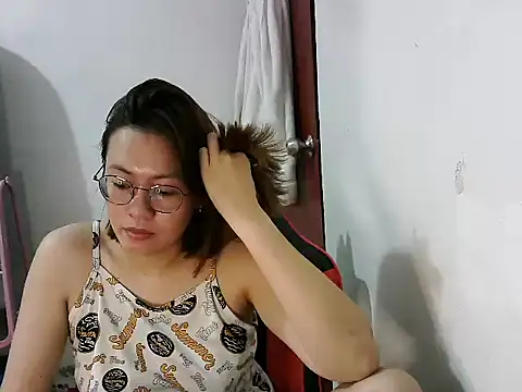 Snapshot of crizzybel chatting on March 3, 3:41 am crizzybel online show from March 3, 3:41 am