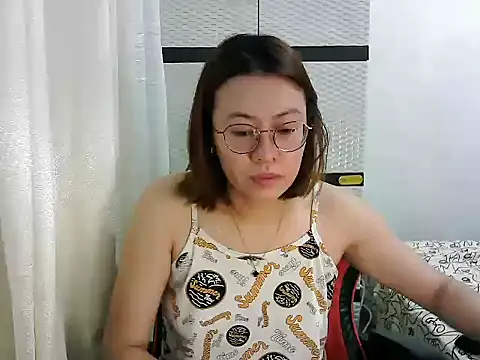 Snapshot of crizzybel chatting on March 11, 3:37 am crizzybel online show from March 11, 3:37 am