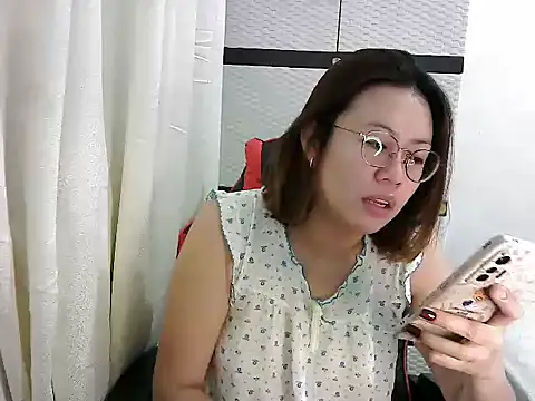 Snapshot of crizzybel chatting on March 20, 5:15 pm crizzybel online show from March 20, 5:15 pm