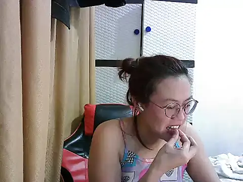 Snapshot of crizzybel chatting on October 1, 12:11 pm crizzybel online show from October 1, 12:11 pm