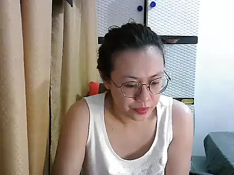 Snapshot of crizzybel chatting on October 22, 5:52 am crizzybel online show from October 22, 5:52 am