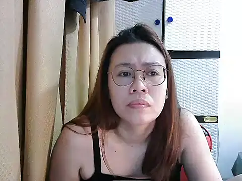 Snapshot of crizzybel chatting on November 6, 7:04 pm crizzybel online show from November 6, 7:04 pm